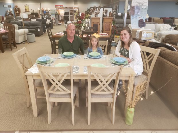 How to Choose the Right Furniture Pieces to Maximize Comfort and Style in Every Room